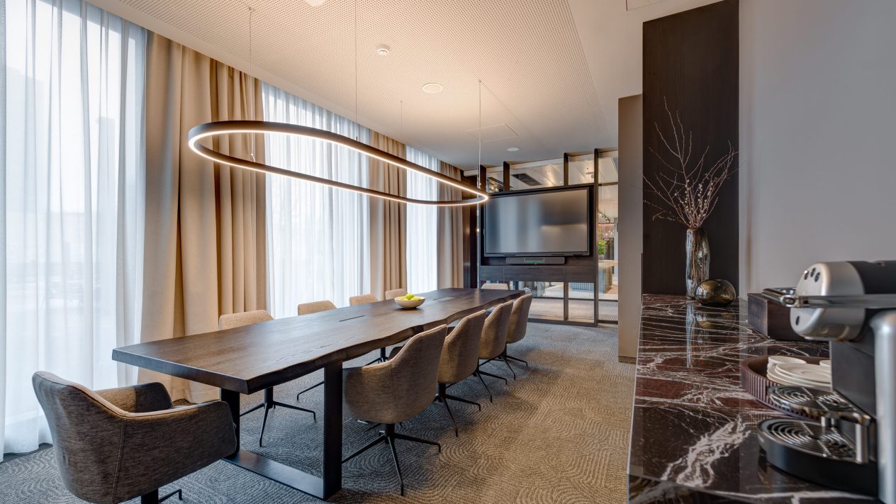 6_Boardroom_Mercure_CH8048-429_2950px